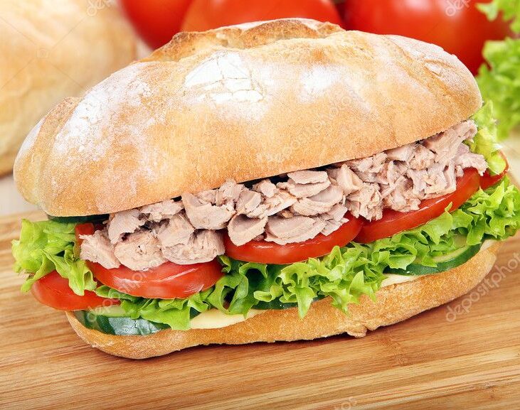 sandwich-with-tuna-and-tomato